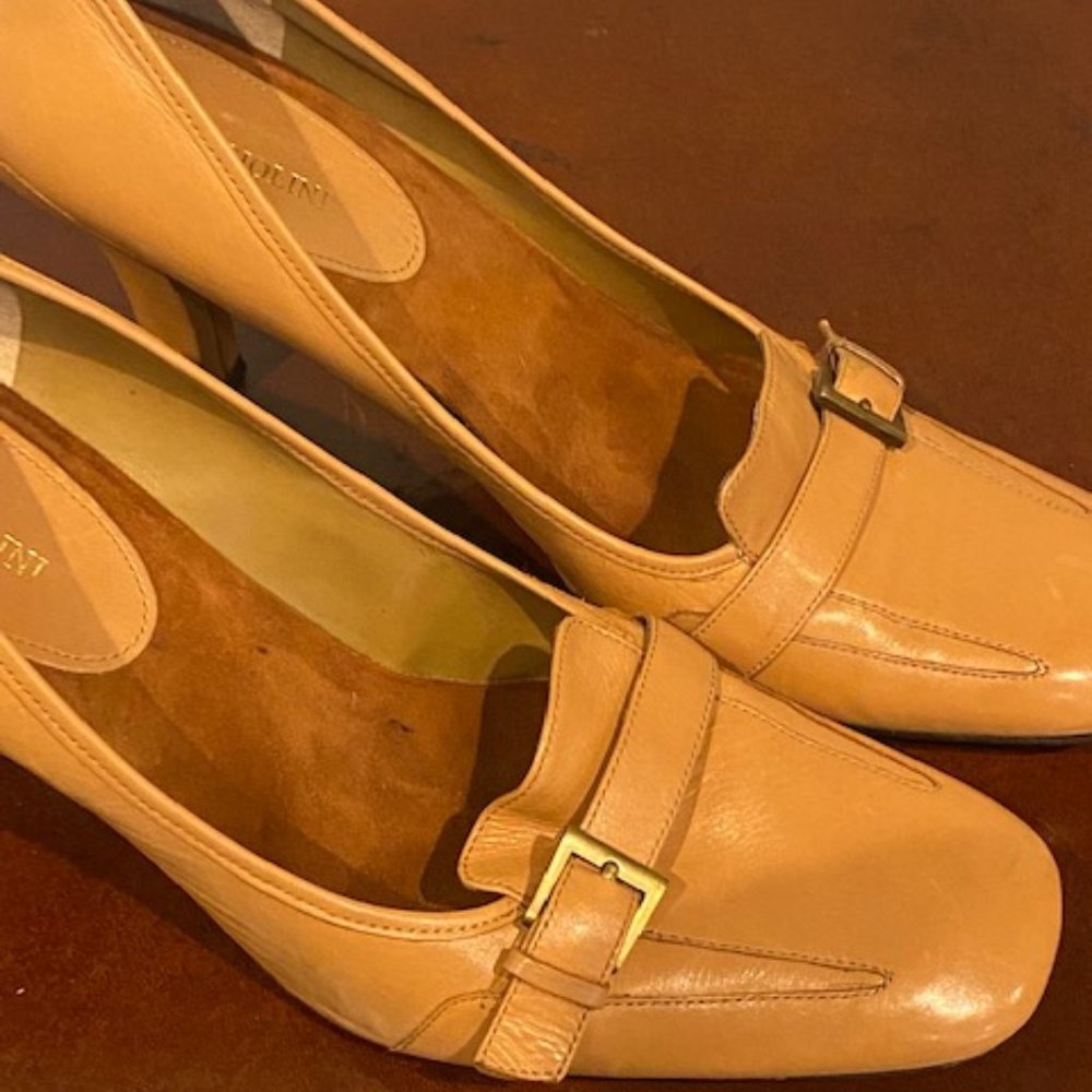 Enzo Closed Toe Low Pump, Tan, Size 9